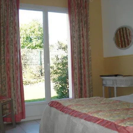 Panzió Chambres D'hotes Les Roses Tremieres *