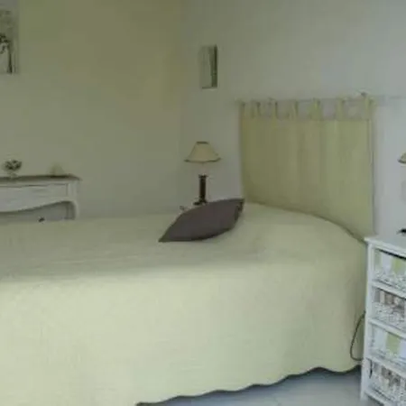 Chambres D'hotes Les Roses Tremieres Panzió *