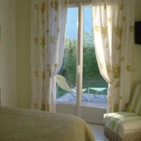 Chambres D'hotes Les Roses Tremieres *