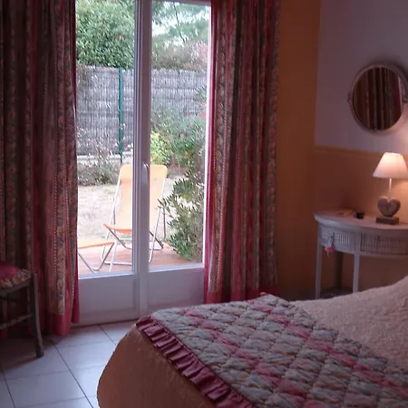 Chambres D'hotes Les Roses Tremieres Meschers-sur-Gironde